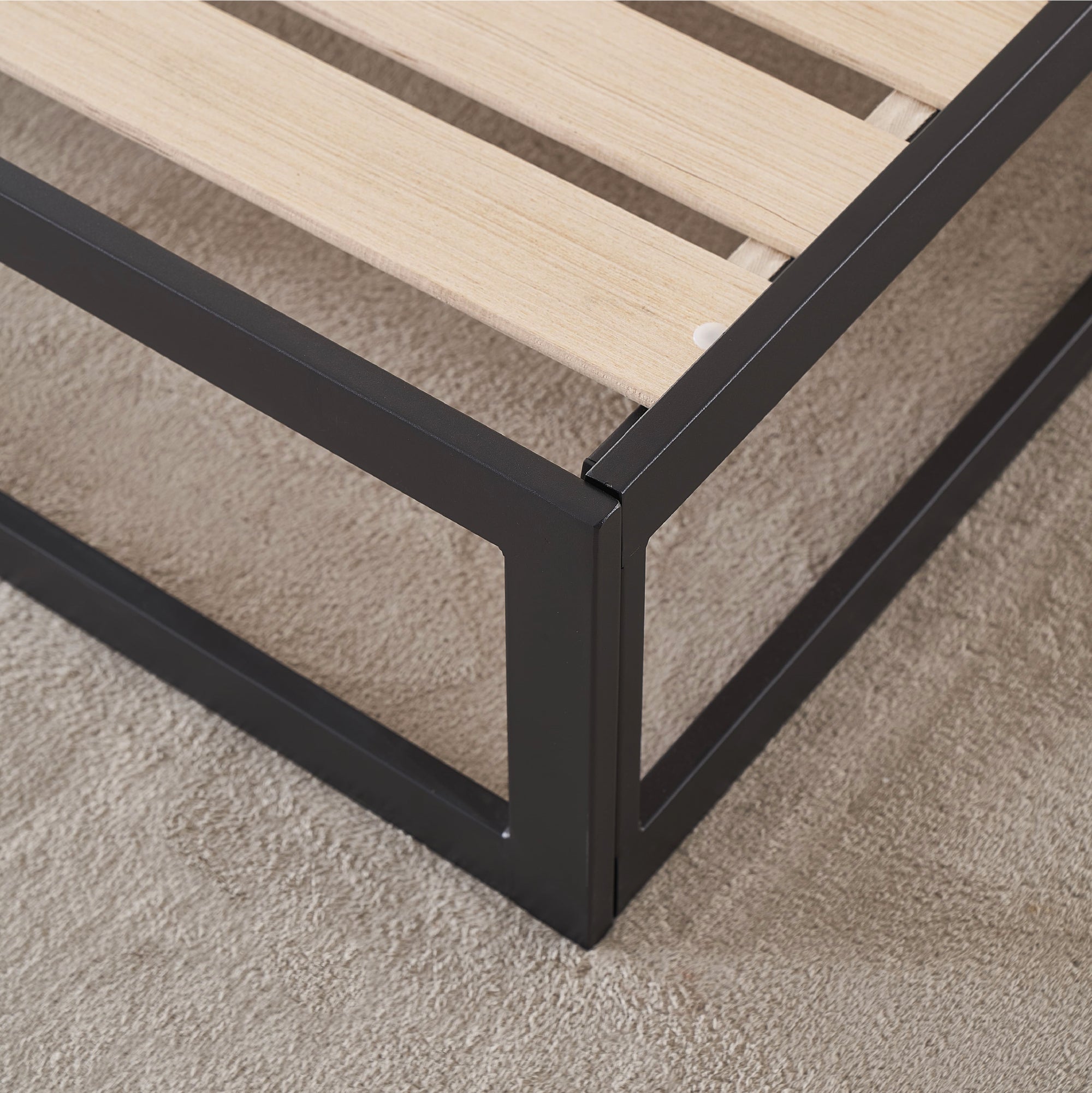 HARUKI – Cama com estrutura metálica e ripas de madeira natural, arrumação 31,8 cm  – Preto ou Branco