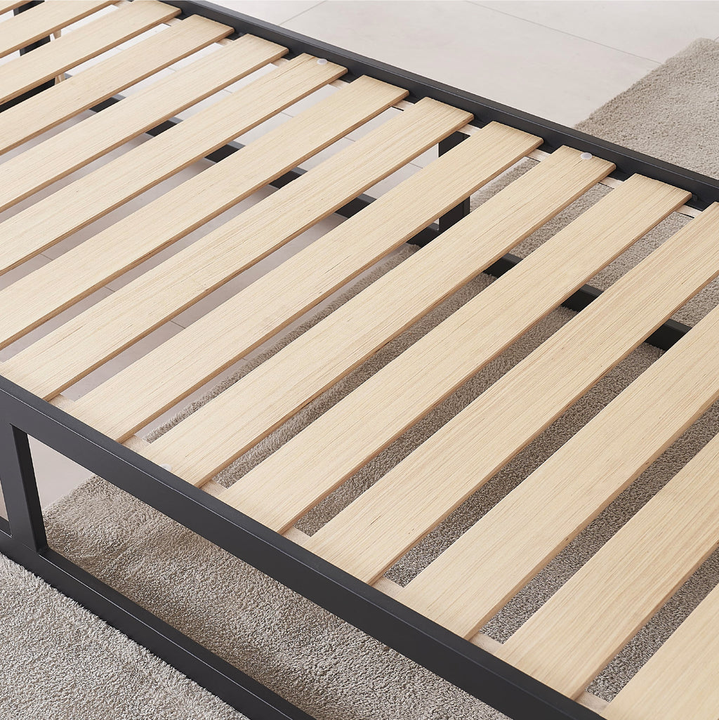 HARUKI – Cama com estrutura metálica e ripas de madeira natural, arrumação 31,8 cm  – Preto ou Branco