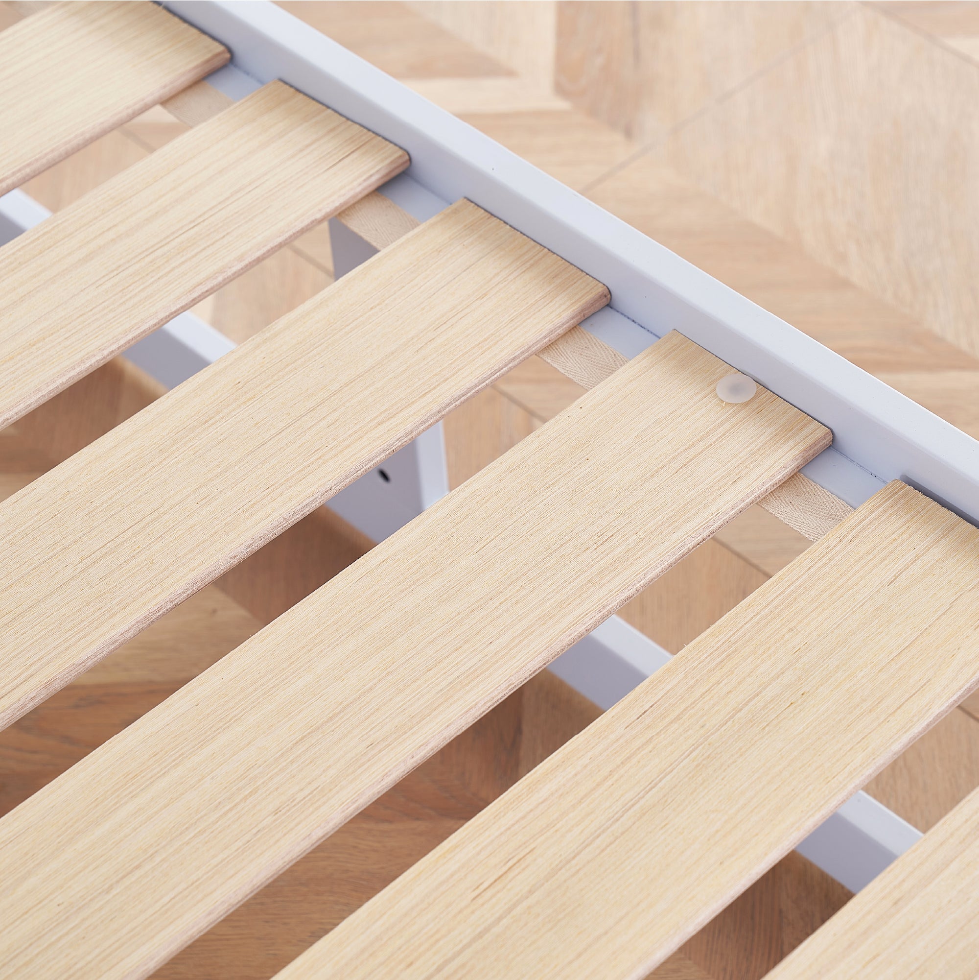 HARUKI – Cama com estrutura metálica e ripas de madeira natural, arrumação 31,8 cm  – Preto ou Branco