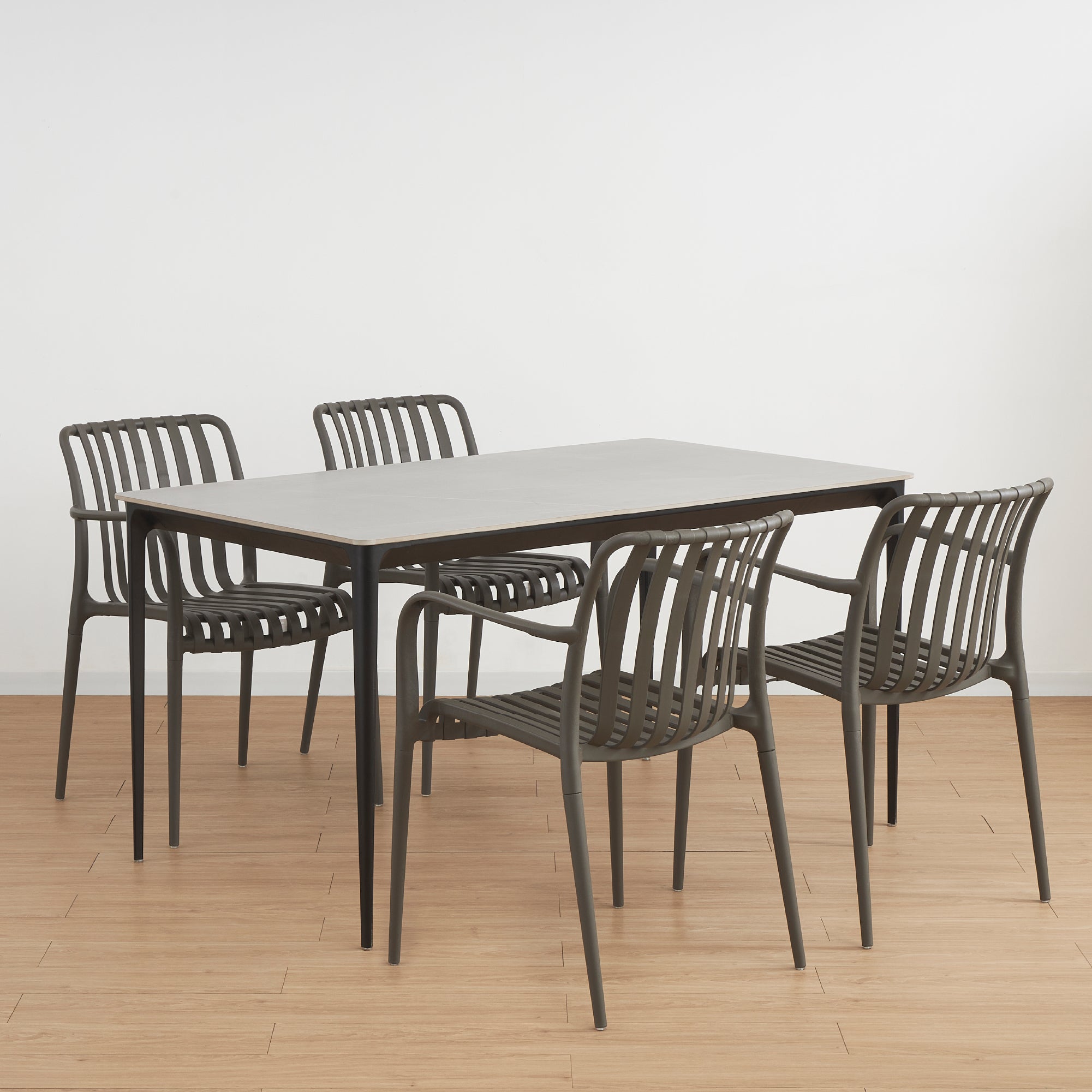 RUTH - Mesa de refeição 140x80cm para interior e exterior, tampo em cerâmica sinterizada efeito pedra e estrutura em alumínio preto