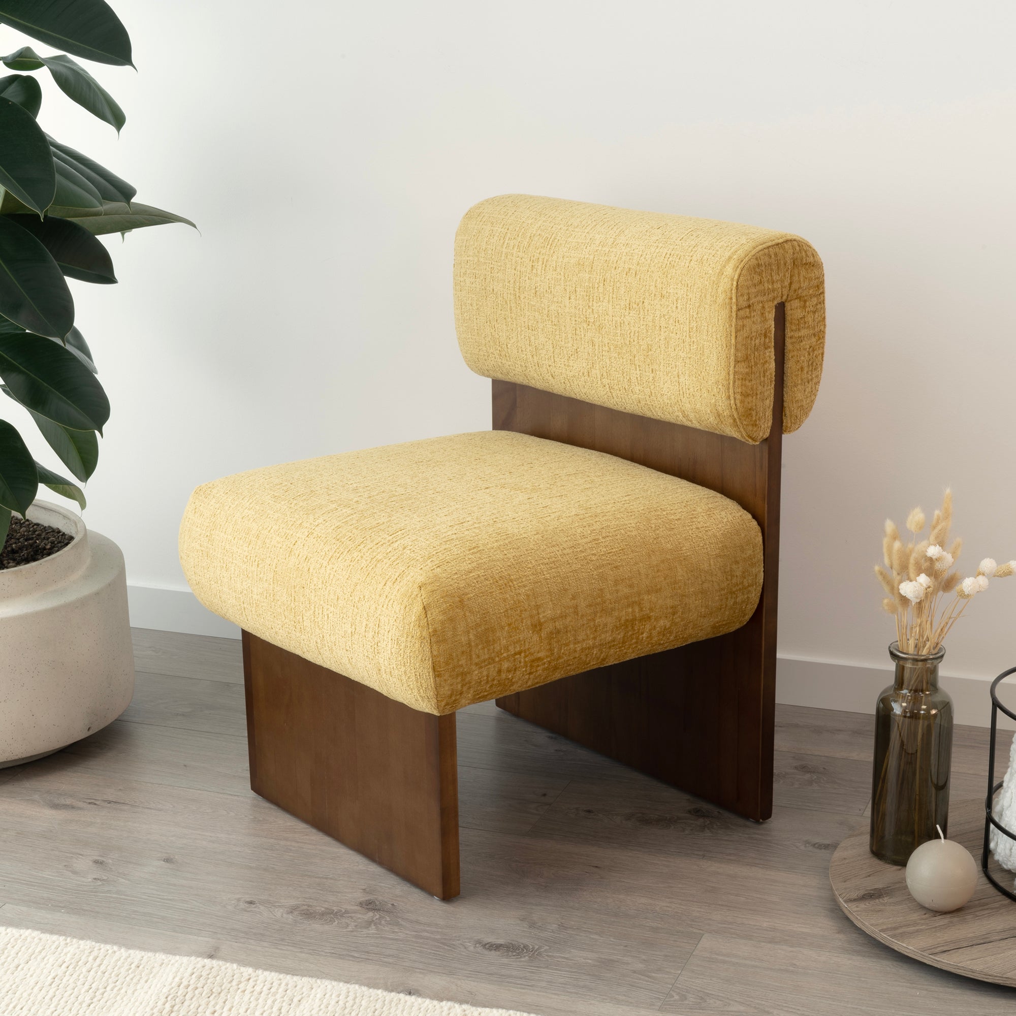 Leah – Cadeirão Acolchoado com Espuma de Alta Densidade 40 kg/m³, Estrutura em Madeira de Bétula, Design Escandinavo, 60x60x75 cm