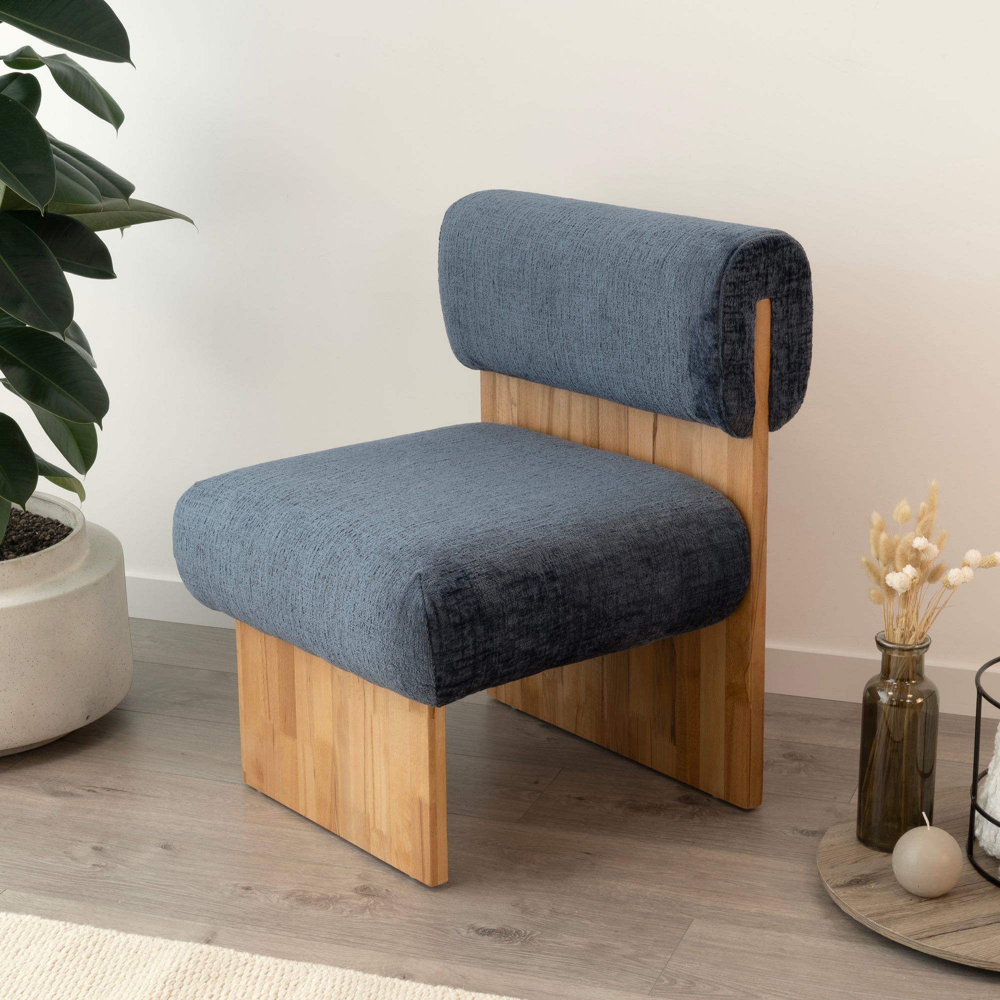 Leah – Cadeirão Acolchoado com Espuma de Alta Densidade 40 kg/m³, Estrutura em Madeira de Bétula, Design Escandinavo, 60x60x75 cm