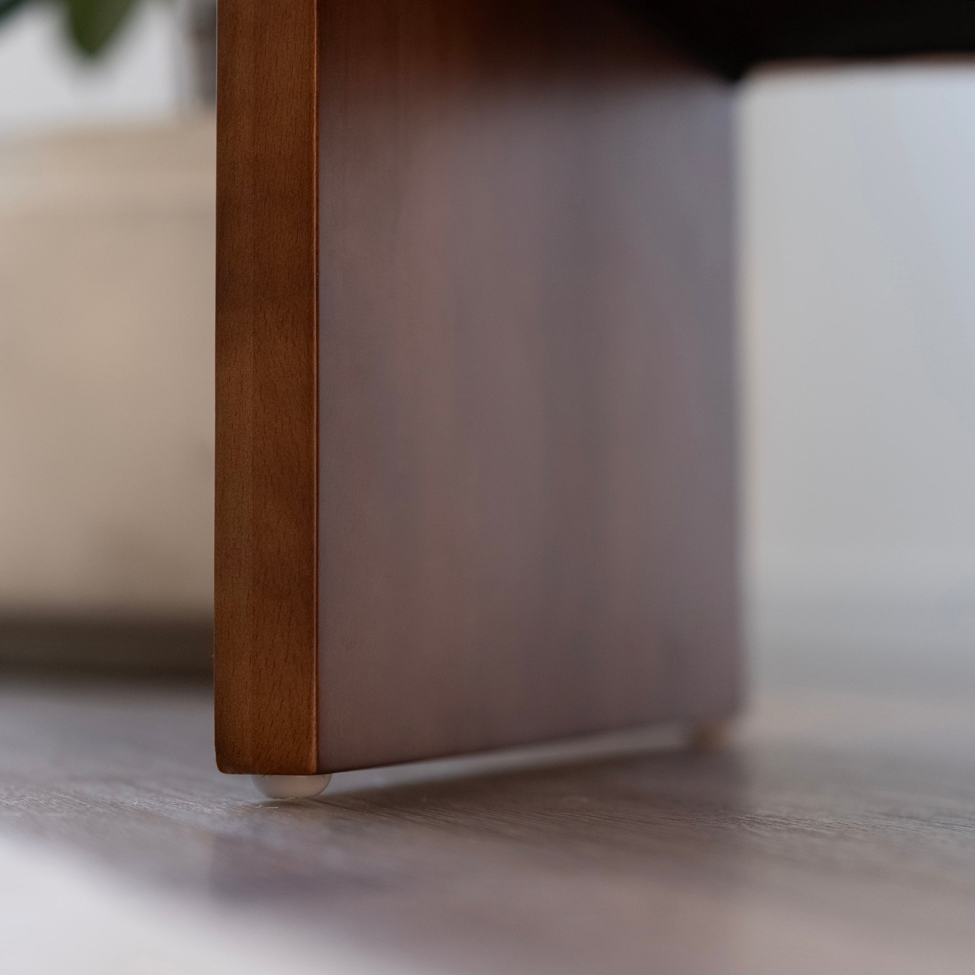 Leah – Cadeirão Acolchoado com Espuma de Alta Densidade 40 kg/m³, Estrutura em Madeira de Bétula, Design Escandinavo, 60x60x75 cm