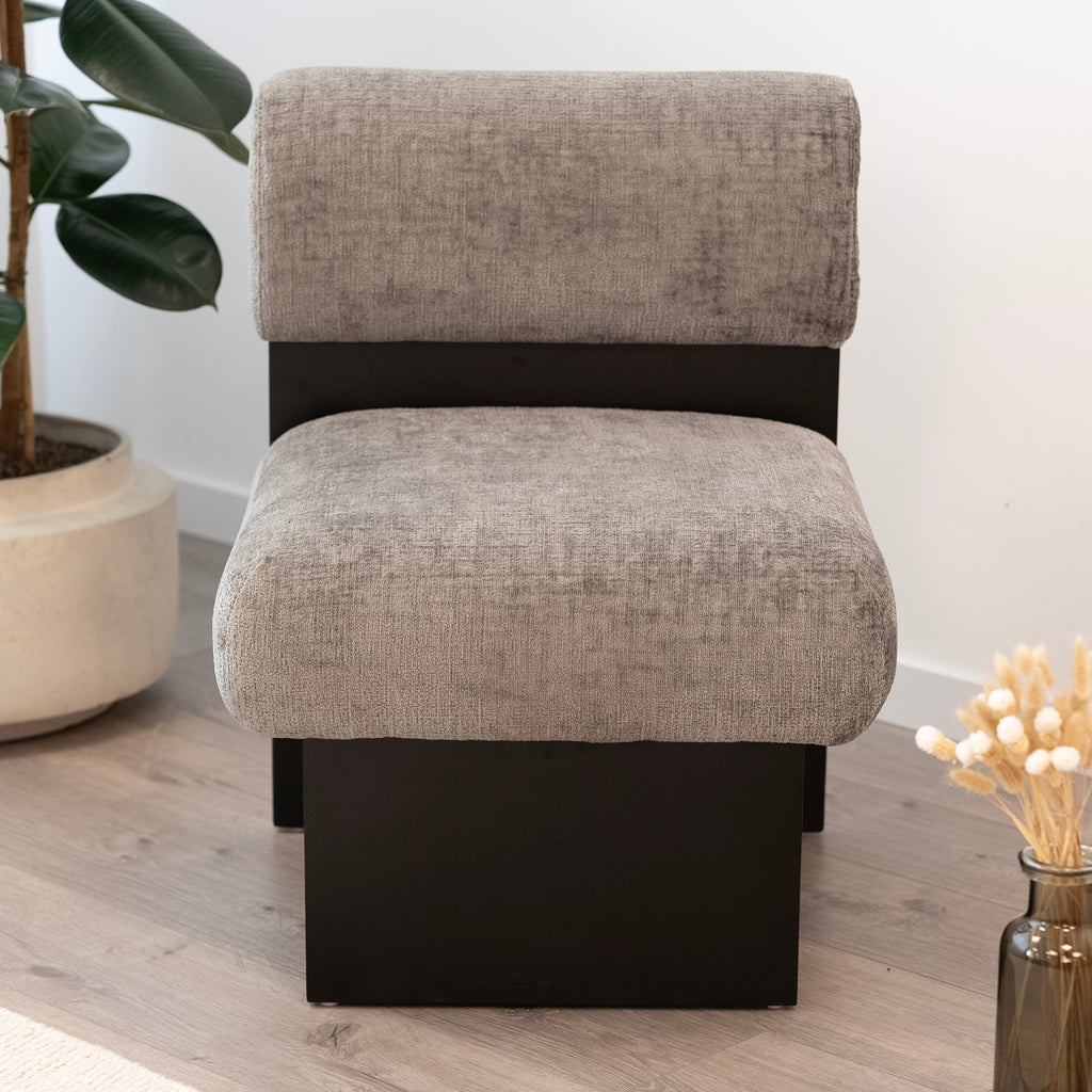 Leah – Cadeirão Acolchoado com Espuma de Alta Densidade 40 kg/m³, Estrutura em Madeira de Bétula, Design Escandinavo, 60x60x75 cm