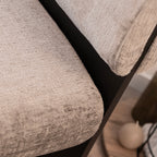 Leah – Cadeirão Acolchoado com Espuma de Alta Densidade 40 kg/m³, Estrutura em Madeira de Bétula, Design Escandinavo, 60x60x75 cm