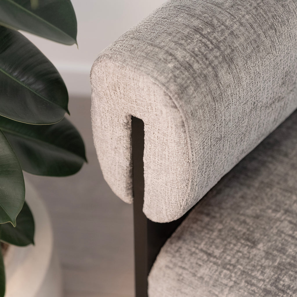 Leah – Cadeirão Acolchoado com Espuma de Alta Densidade 40 kg/m³, Estrutura em Madeira de Bétula, Design Escandinavo, 60x60x75 cm