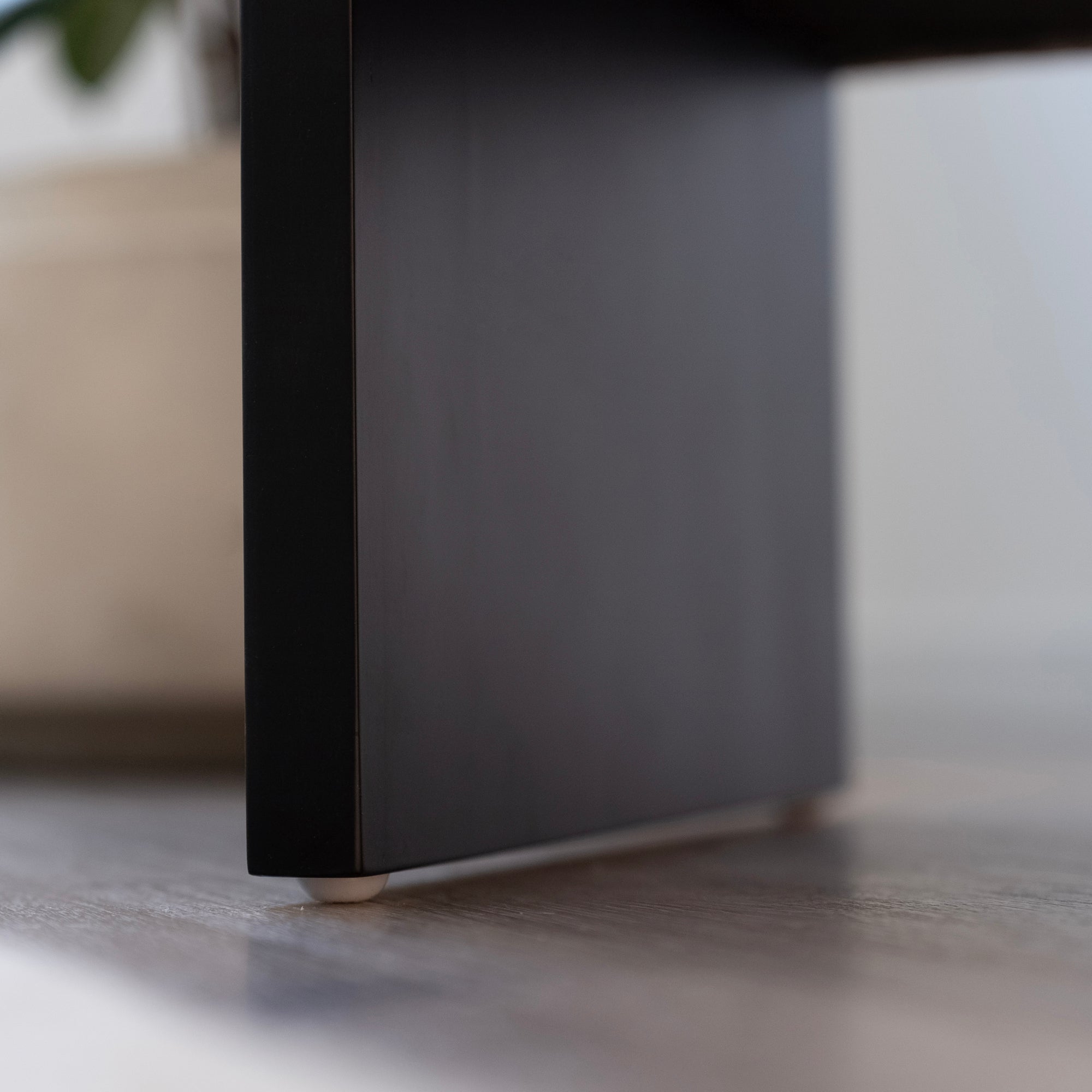 Leah – Cadeirão Acolchoado com Espuma de Alta Densidade 40 kg/m³, Estrutura em Madeira de Bétula, Design Escandinavo, 60x60x75 cm