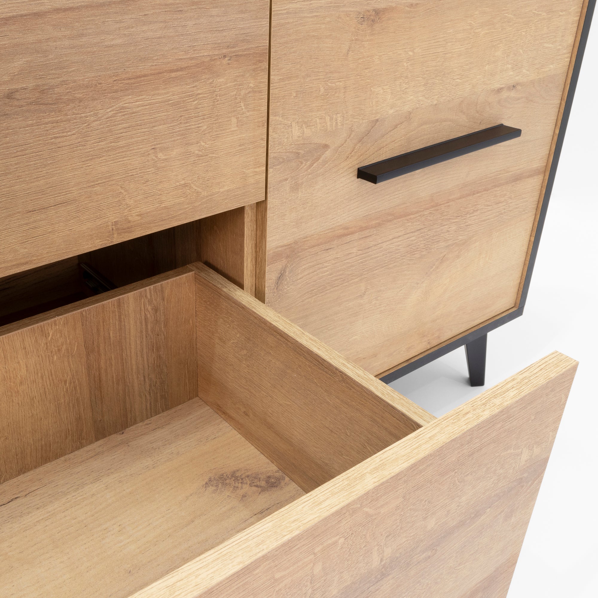 REIMS – Móvel TV em Carvalho ou Nogueira com Estrutura Preta | RTV2D1S, RTV2D2S