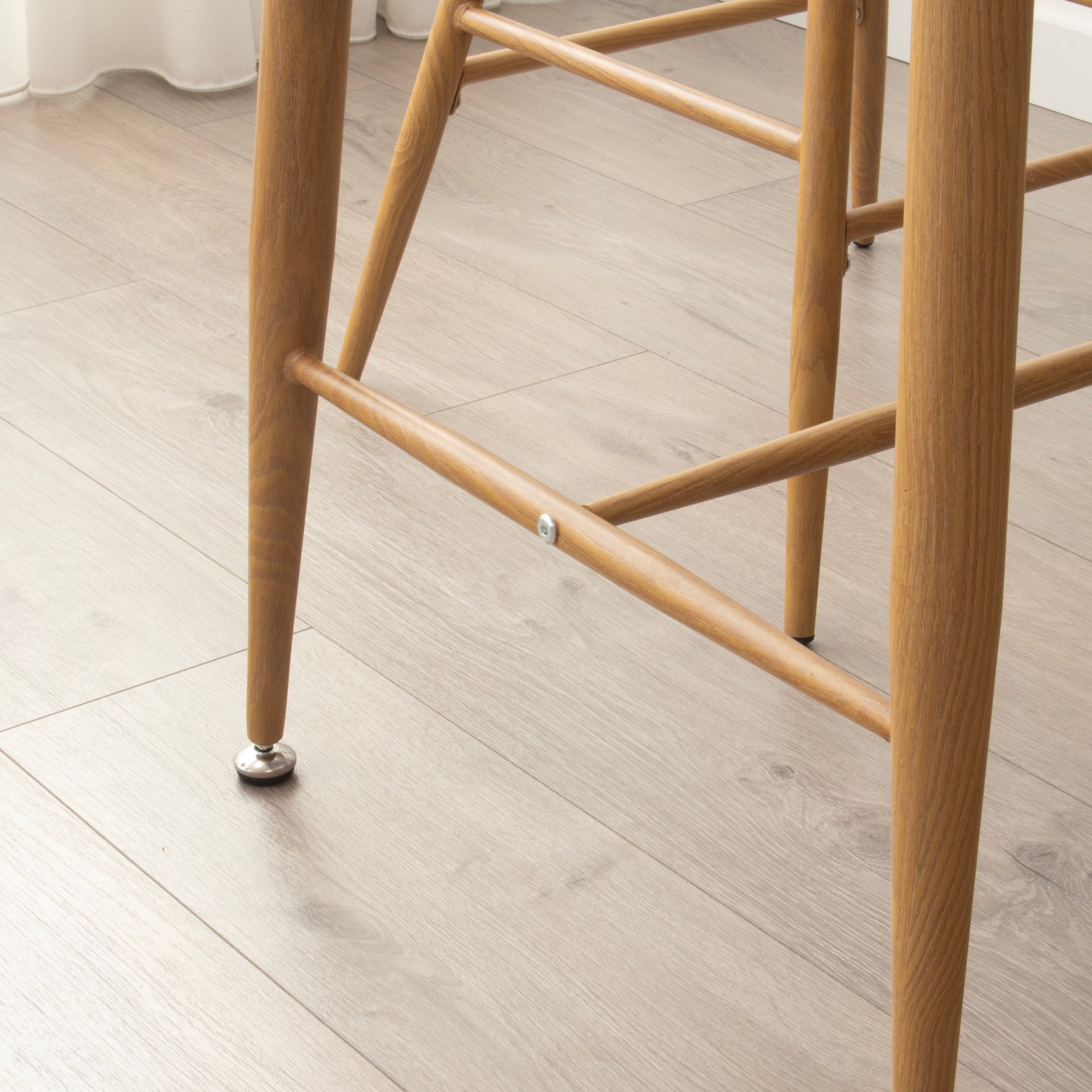 Conjunto de Mesa Edward Pollok com 4 Bancos de Bar – Altura 90 cm