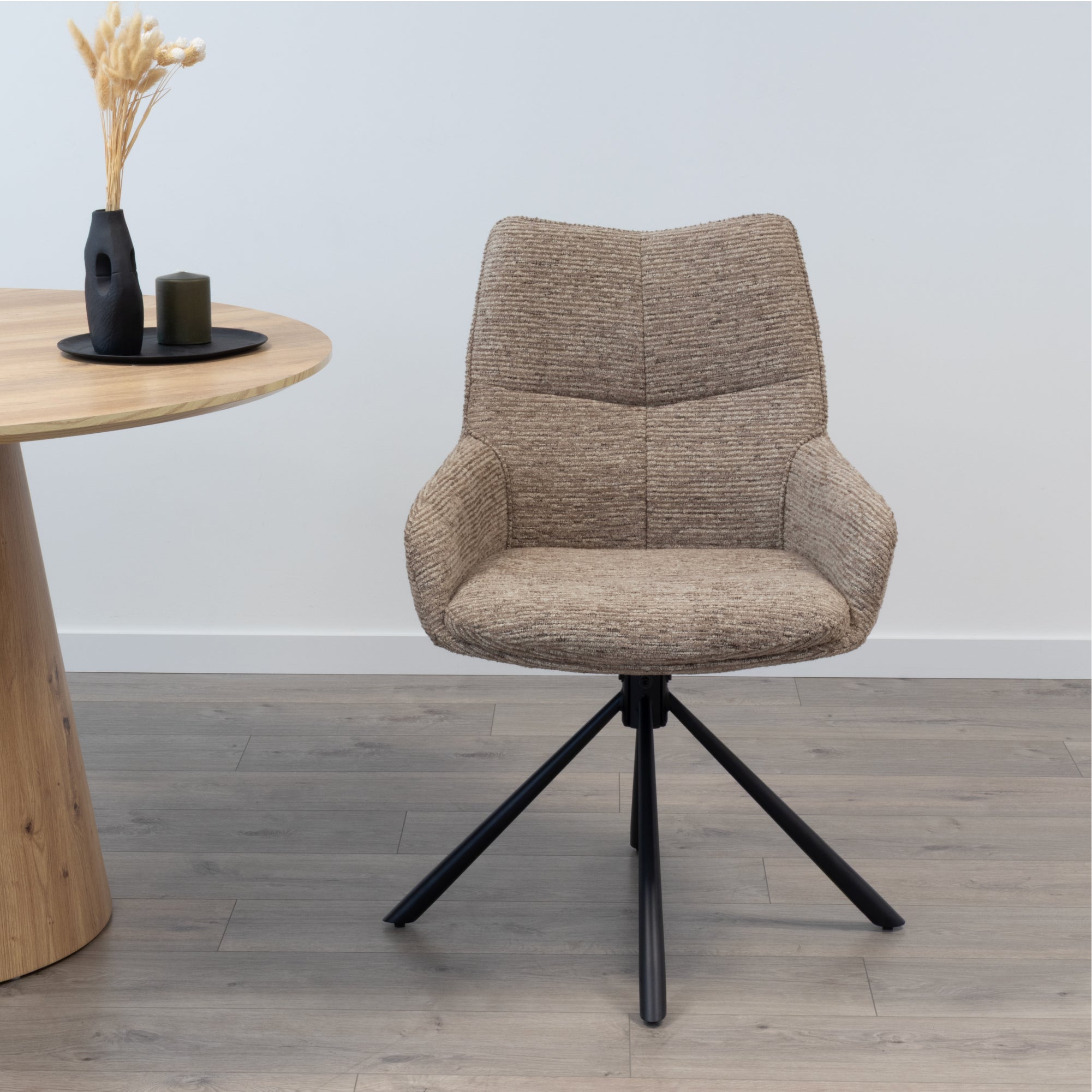 RAINER - Conjunto de 2 cadeiras de jantar giratórias 360°, em tecido castanho, estrutura em metal preto