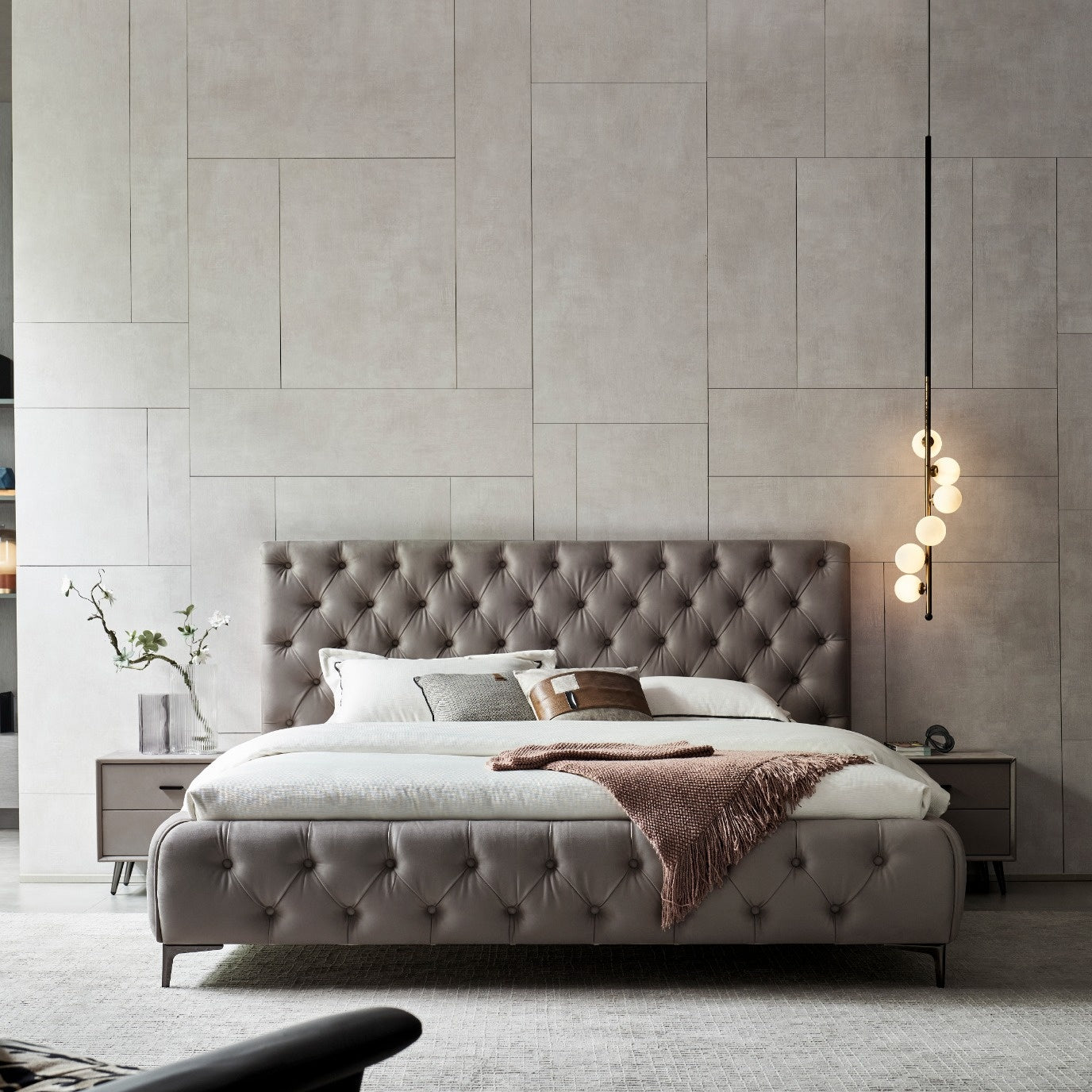 AMOUR – Cama estofada branca ou bege acinzentado com cabeceira acolchoada, com ou sem cristais