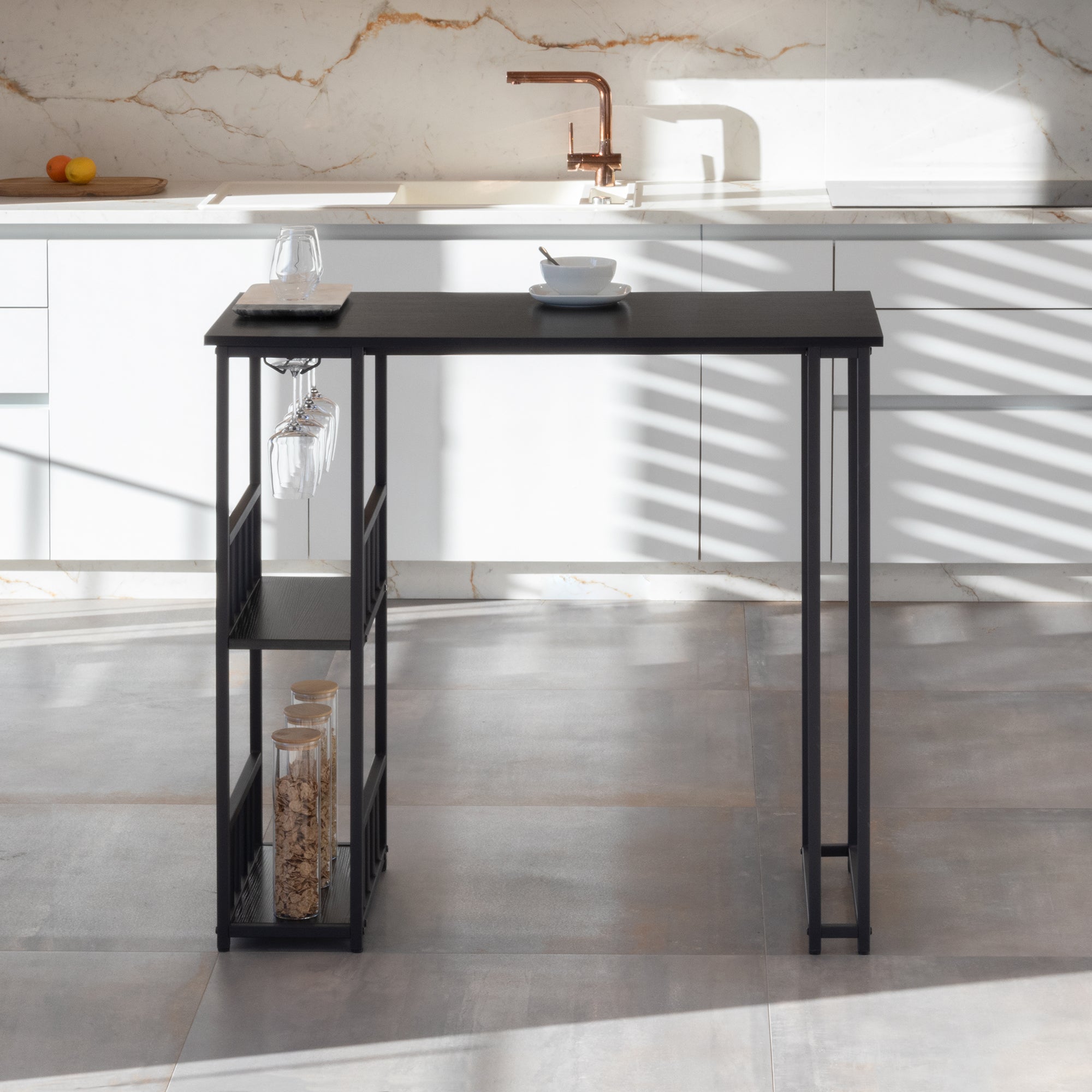 GAVIN – Mesa de Bar 110x50 cm, Altura 105 cm, com 2 Prateleiras e Porta-Copos, Estrutura em Aço, Estilo Industrial, Preto