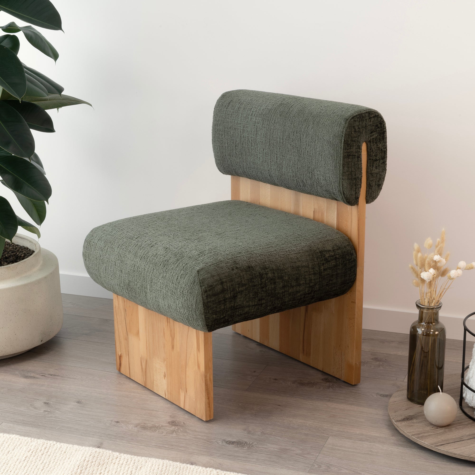 Leah – Cadeirão Acolchoado com Espuma de Alta Densidade 40 kg/m³, Estrutura em Madeira de Bétula, Design Escandinavo, 60x60x75 cm