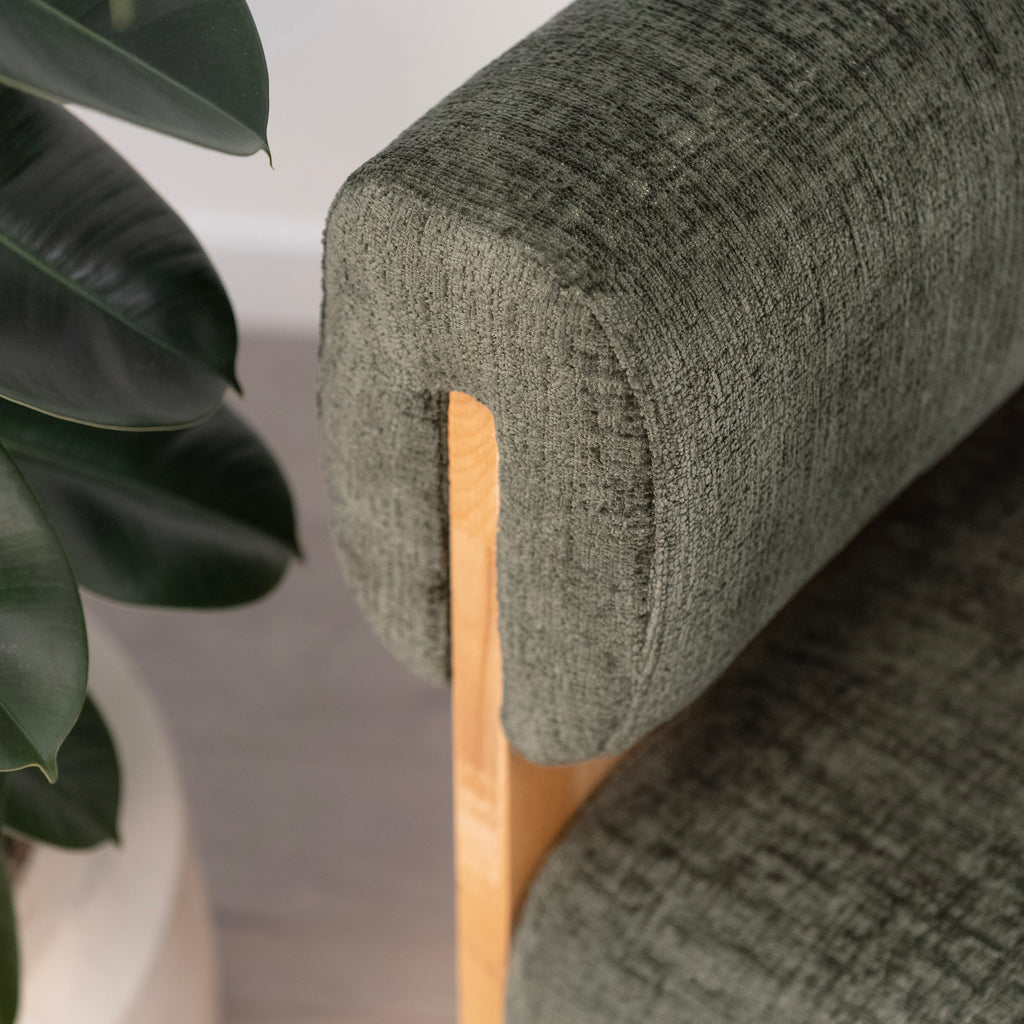 Leah – Cadeirão Acolchoado com Espuma de Alta Densidade 40 kg/m³, Estrutura em Madeira de Bétula, Design Escandinavo, 60x60x75 cm