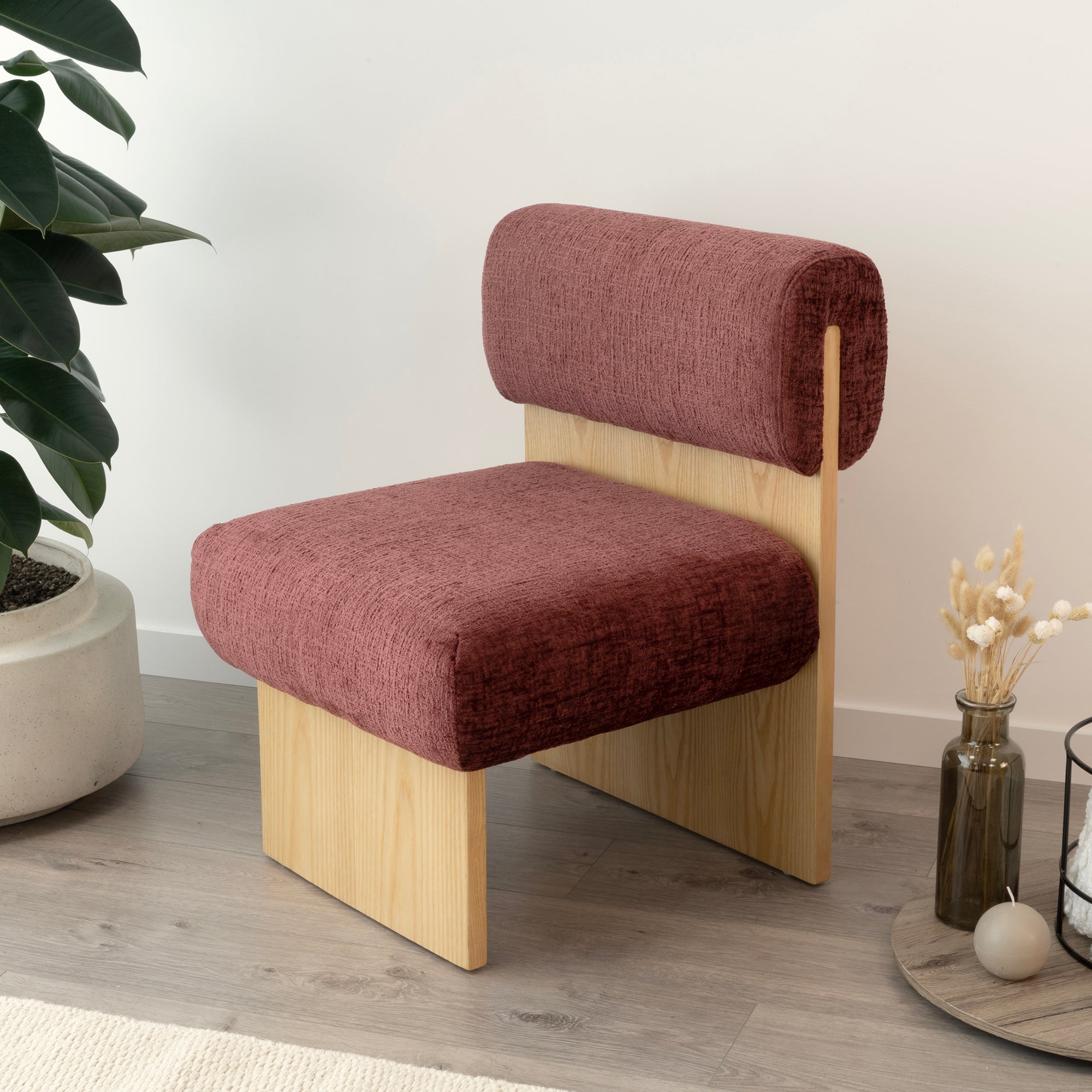 Leah – Cadeirão Acolchoado com Espuma de Alta Densidade 40 kg/m³, Estrutura em Madeira de Bétula, Design Escandinavo, 60x60x75 cm