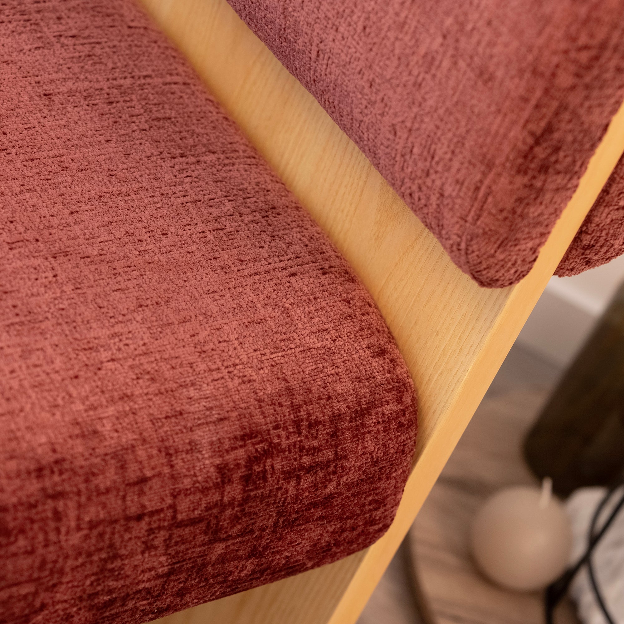 Leah – Cadeirão Acolchoado com Espuma de Alta Densidade 40 kg/m³, Estrutura em Madeira de Bétula, Design Escandinavo, 60x60x75 cm