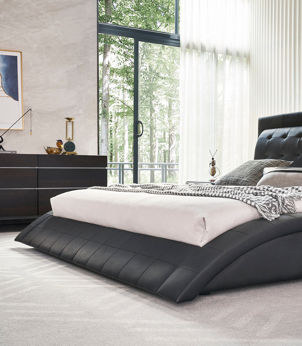 ST. TROPEZ – Cama estofada de luxo com cabeceira capitoné, botões em pele ou cristais, em várias cores