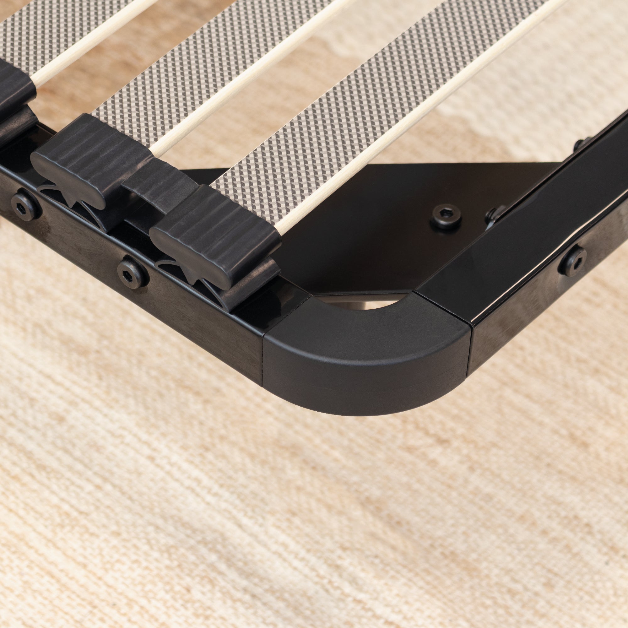 IF02 – Estrado ortopédico multilâminas com estrutura metálica reforçada – com ou sem pés