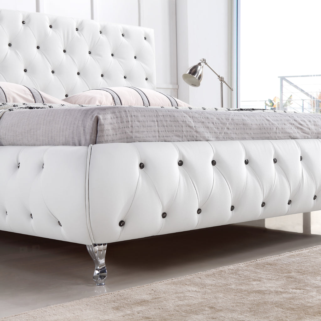 AMOUR – Cama estofada branca ou bege acinzentado com cabeceira acolchoada, com ou sem cristais