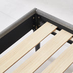 EMILY – Cama estofada com cabeceira acolchoada e estrado de ripas em madeira – Bege ou Cinzento