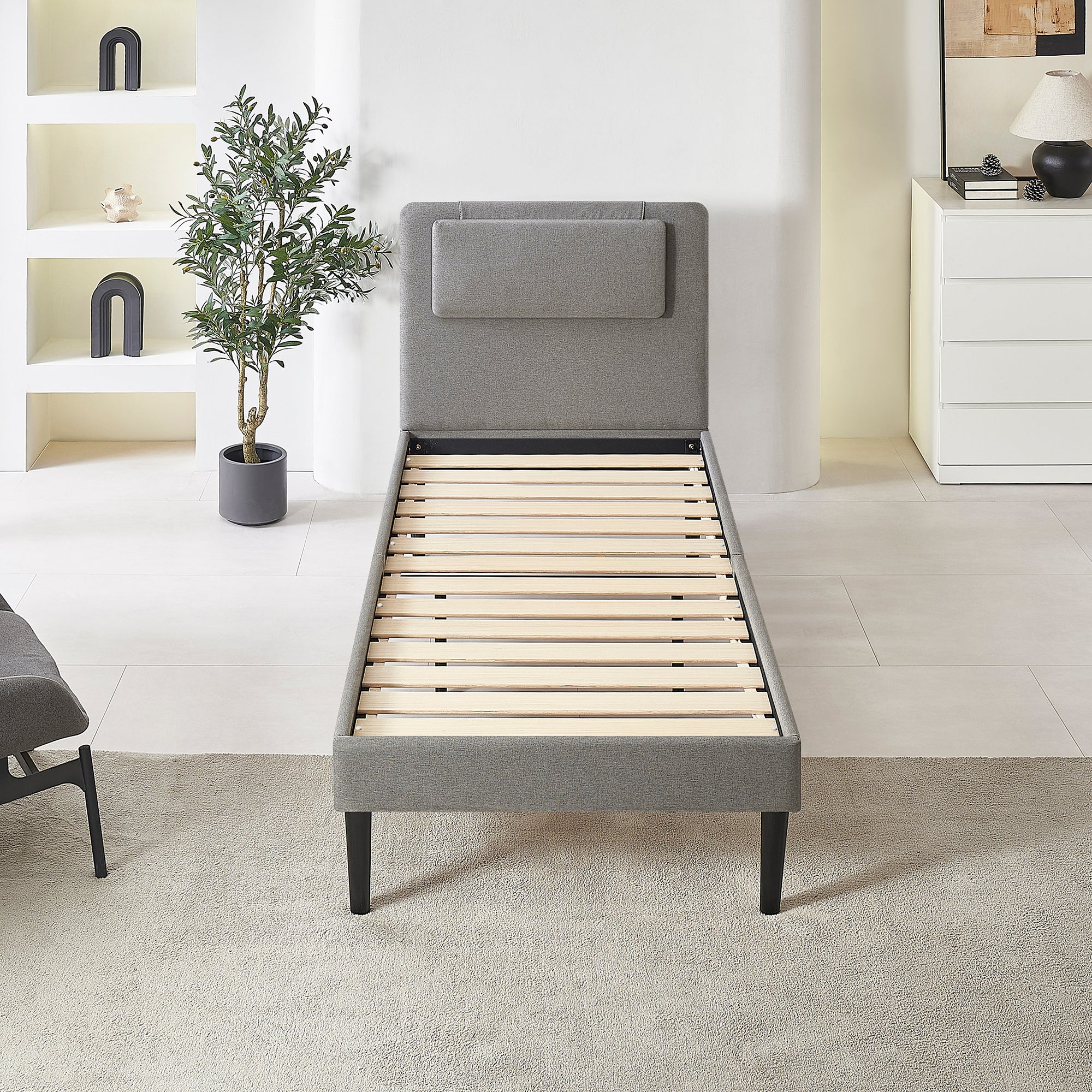 EMILY – Cama estofada com cabeceira acolchoada e estrado de ripas em madeira – Bege ou Cinzento