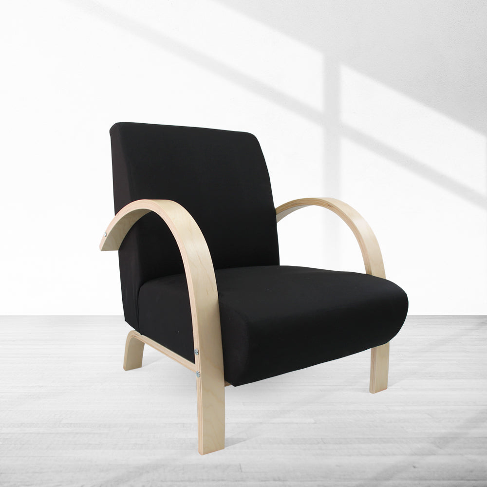 Poltrona em Tecido ou Poliéster com Estrutura em Madeira