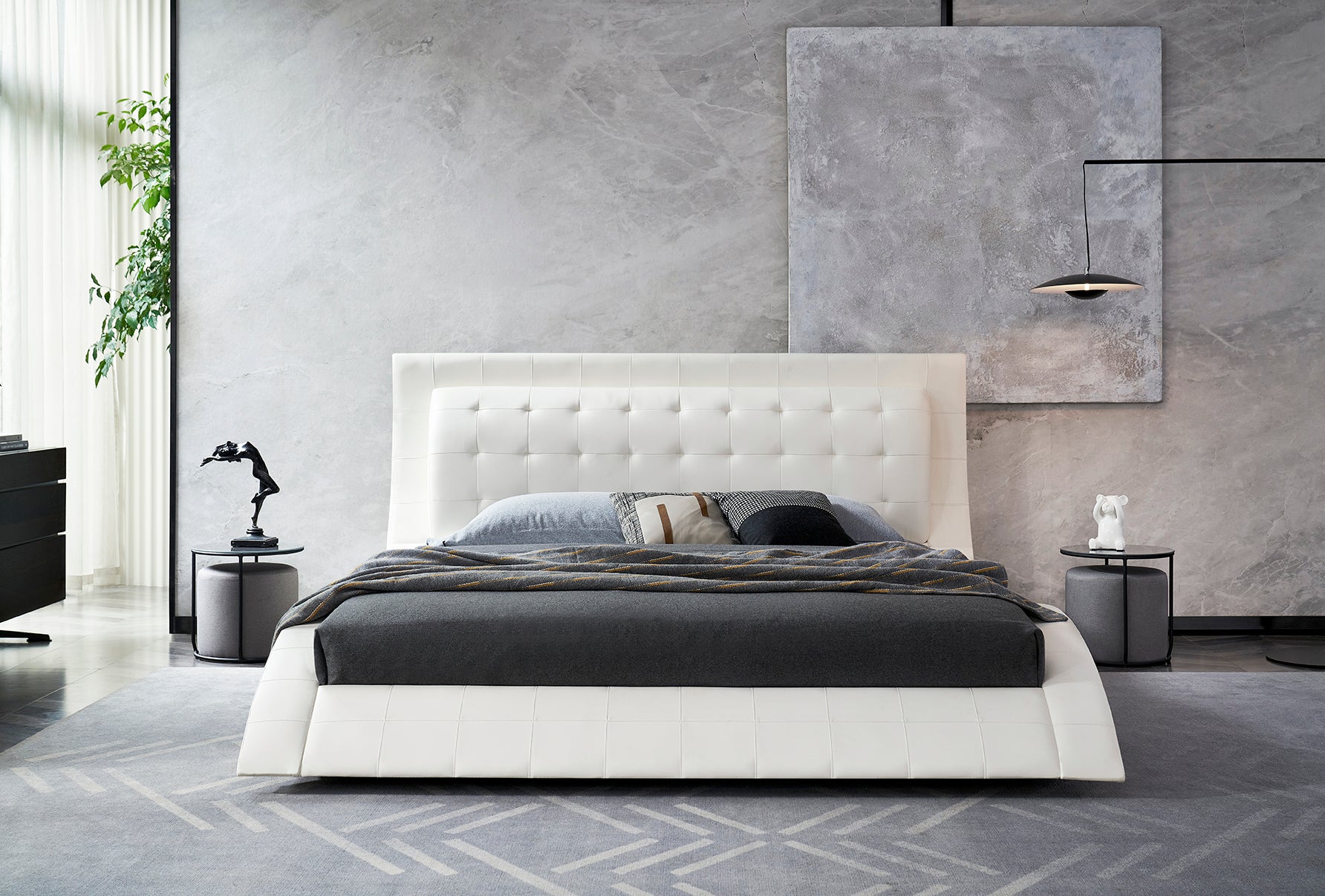 ST. TROPEZ – Cama estofada de luxo com cabeceira capitoné, botões em pele ou cristais, em várias cores