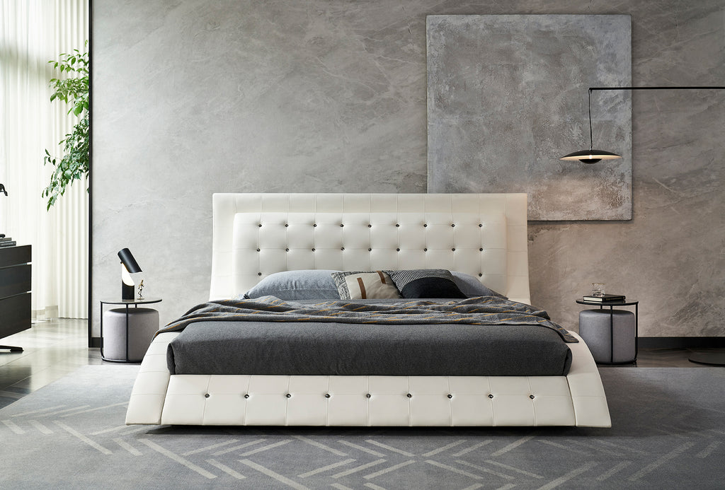 ST. TROPEZ – Cama estofada de luxo com cabeceira capitoné, botões em pele ou cristais, em várias cores