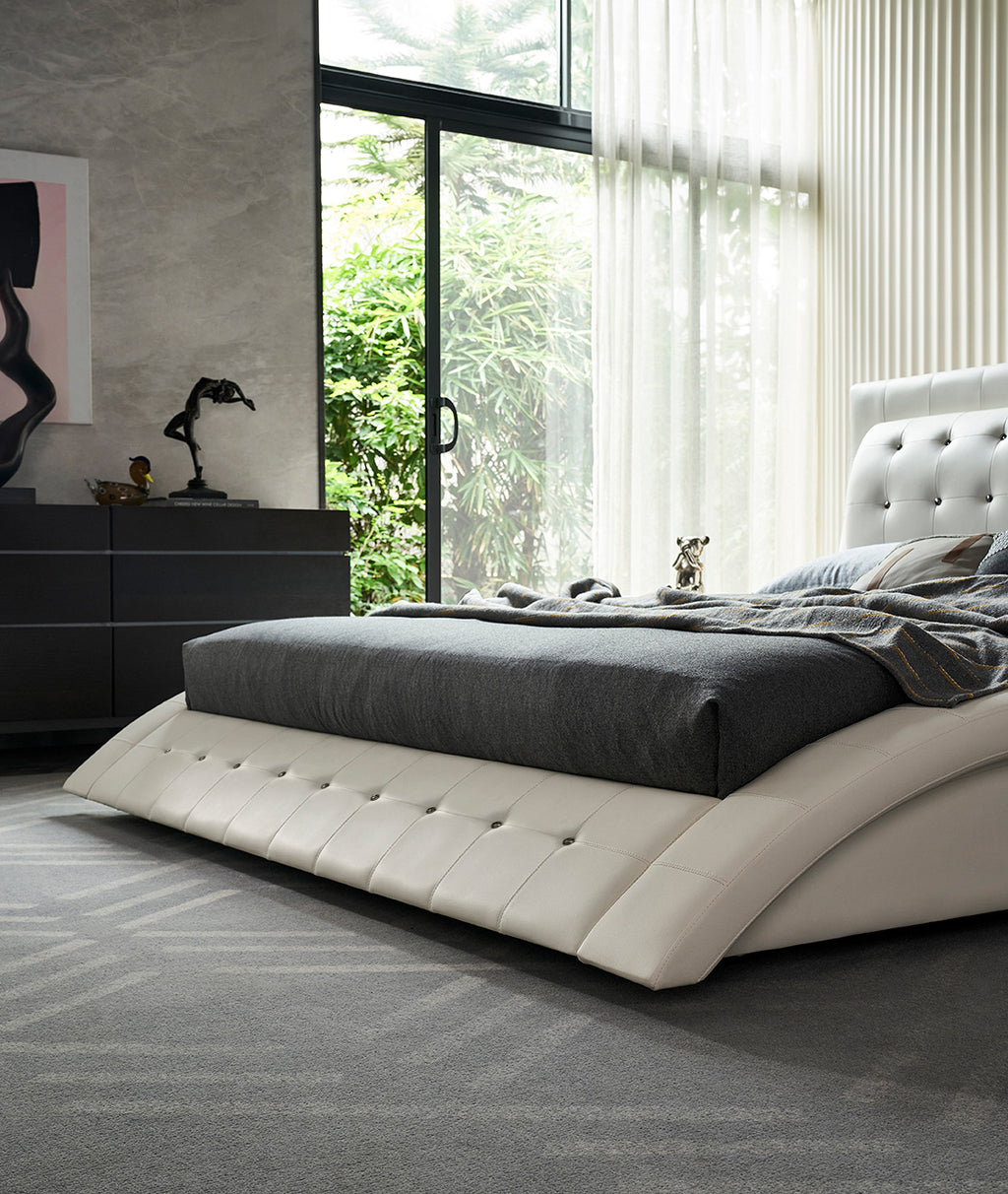 ST. TROPEZ – Cama estofada de luxo com cabeceira capitoné, botões em pele ou cristais, em várias cores