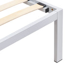 iBase – Cama com estrutura metálica e arrumação 30 cm em preto e branco