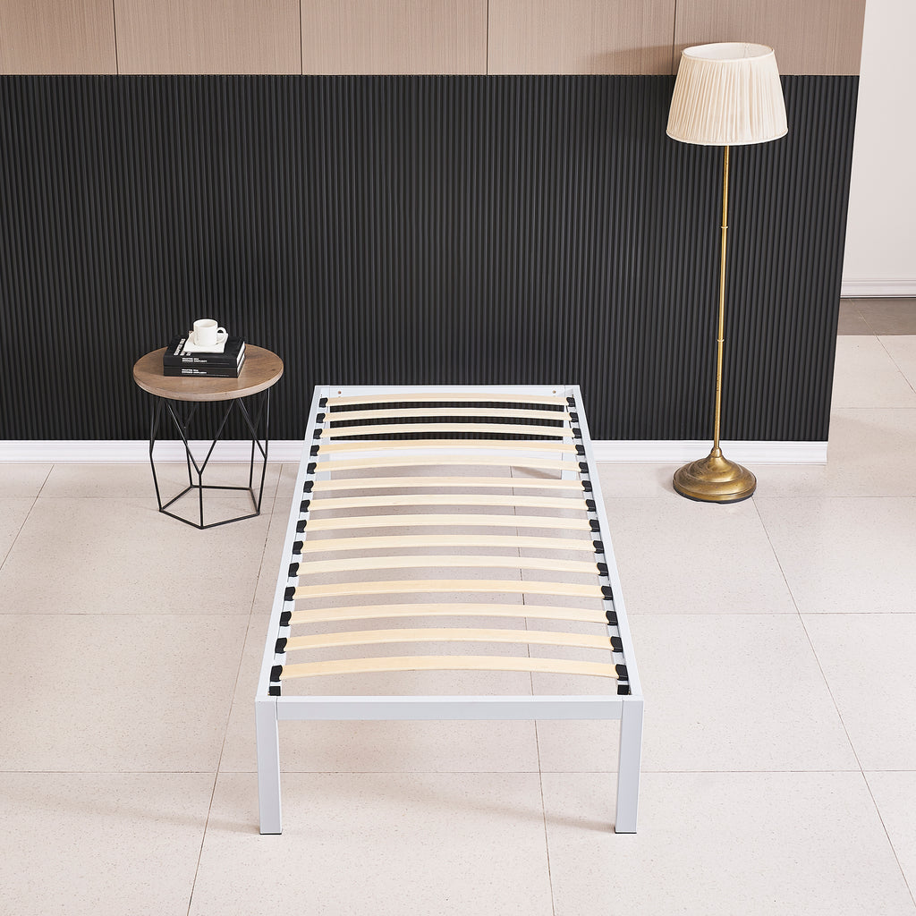 iBase – Cama com estrutura metálica e arrumação 30 cm em preto e branco